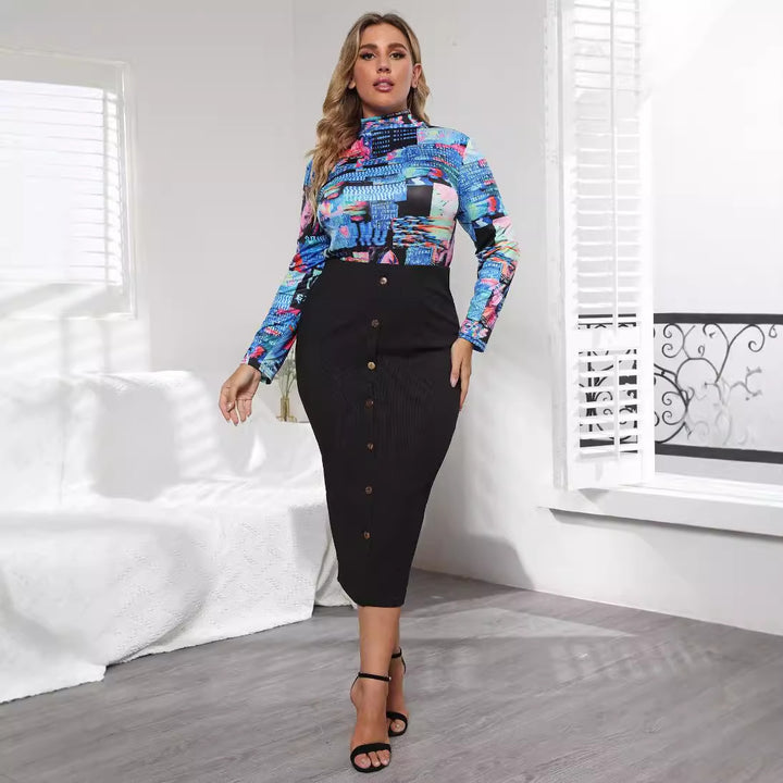 Ladies pencil skirt with decorative button closure Mune Fashion
