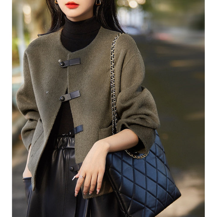 Women Elegant Wool Jacket with Buttons Mune Fashion