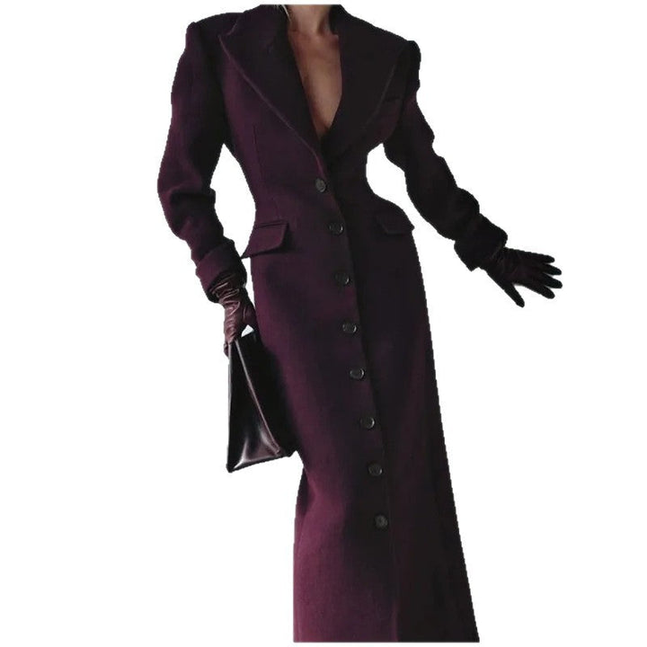 Women's Wool Coat with Elegant Fit and Decorative Button Details Mune
