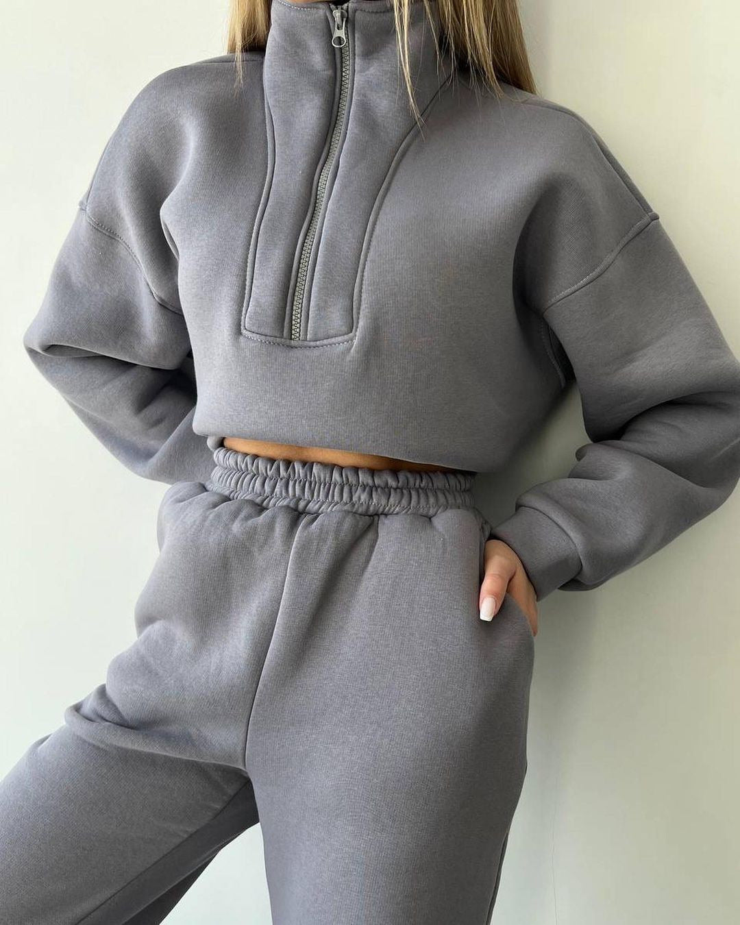 Women Cropped Sweatshirt Set with High Collar and High Waist Jogging Pants Mune Fashion