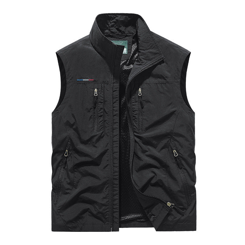 Men's lightweight outdoor vest with many zippered pockets Mune Fashion