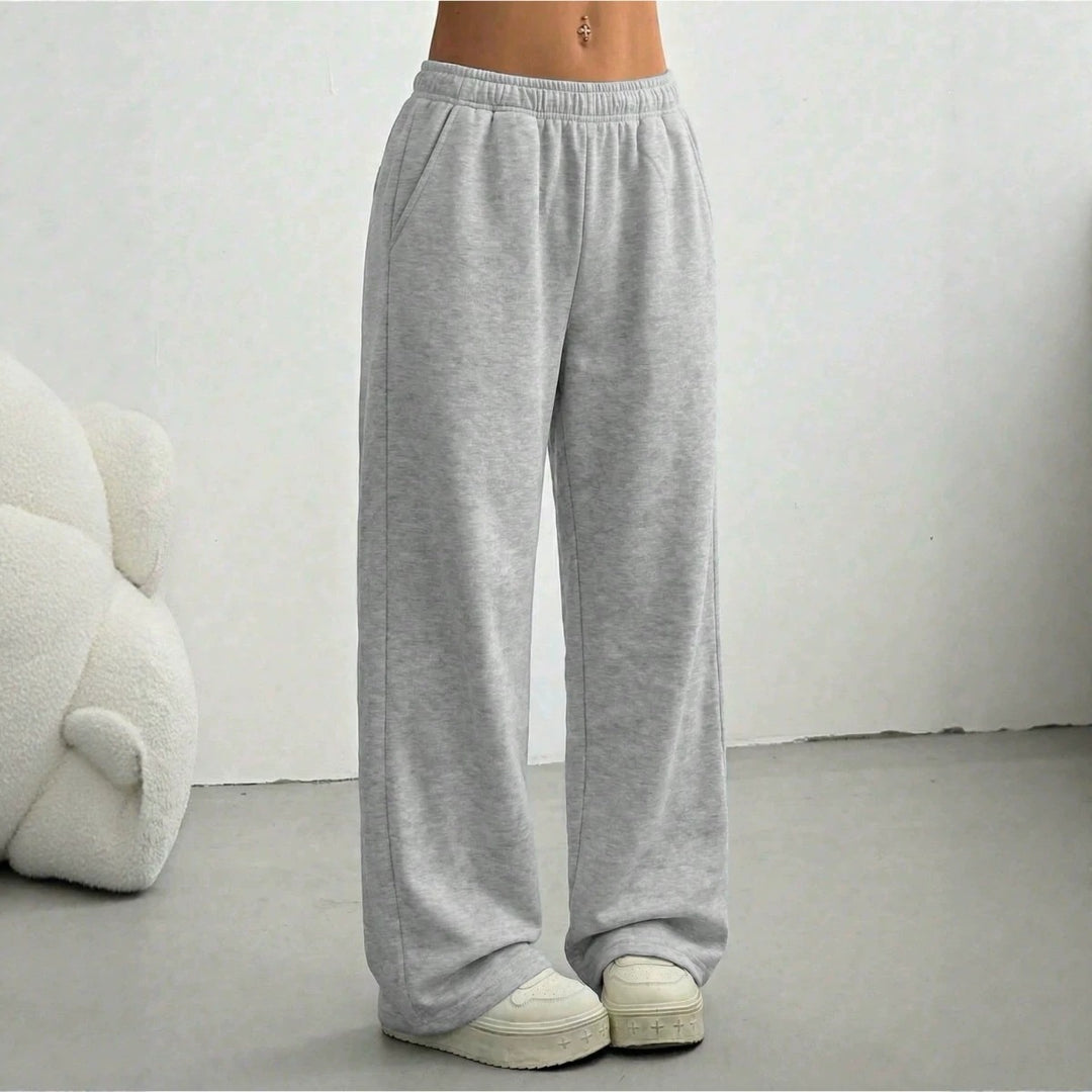 Women's loose lounge pants with elastic waistband, side pockets, and flowing leg Mune Fashion