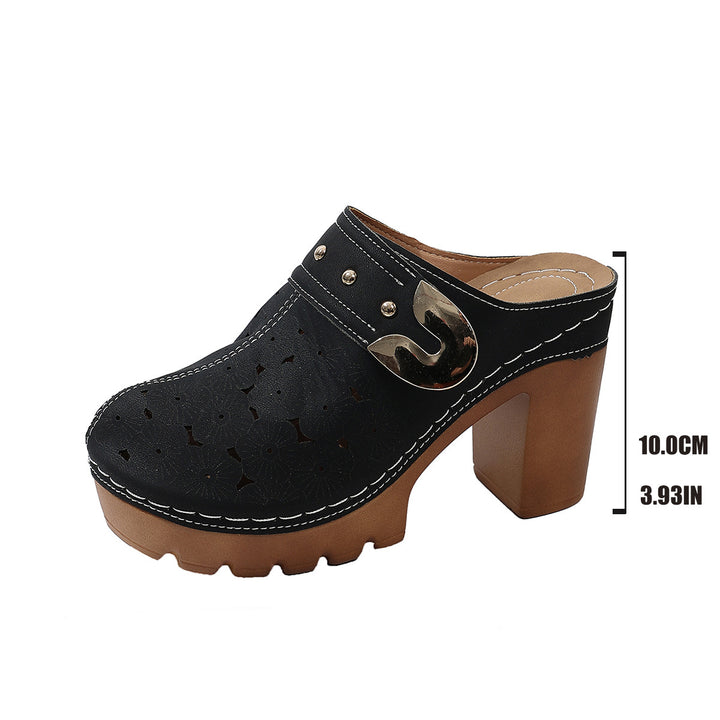 Women's platform clogs with floral perforation pattern, decorative metal buckle and high block heel Mune Fashion