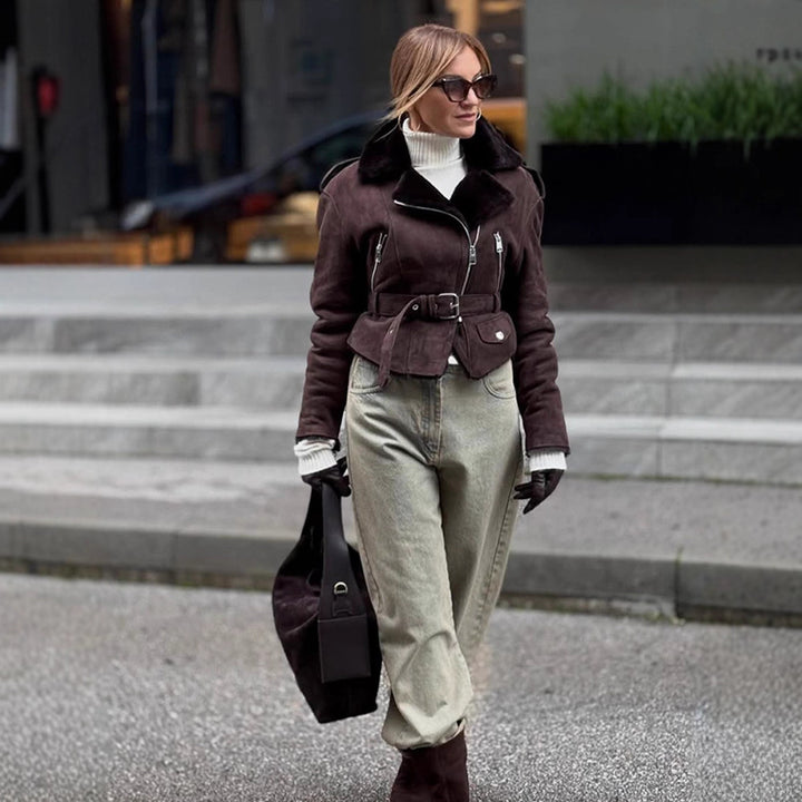 Women's short jacket in biker style made of faux suede with teddy lining and belted waist Mune Fashion