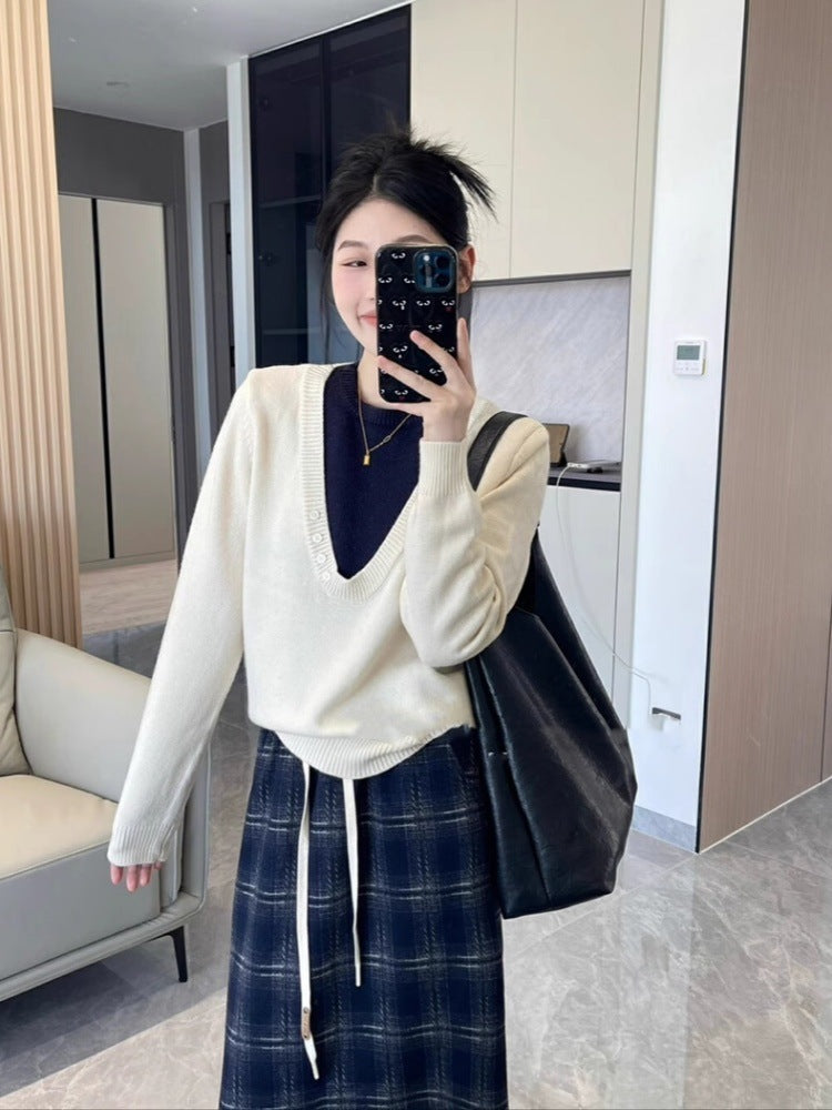 Women's Deep V-Neck Fine Knit Sweater with Layering Effect and Light Waist Definition Mune Fashion