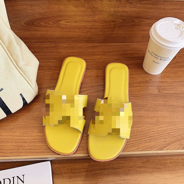 Women Flat Leather Look Slippers with Padded Footbed and Cut-Out Decorative Strap Mune Fashion