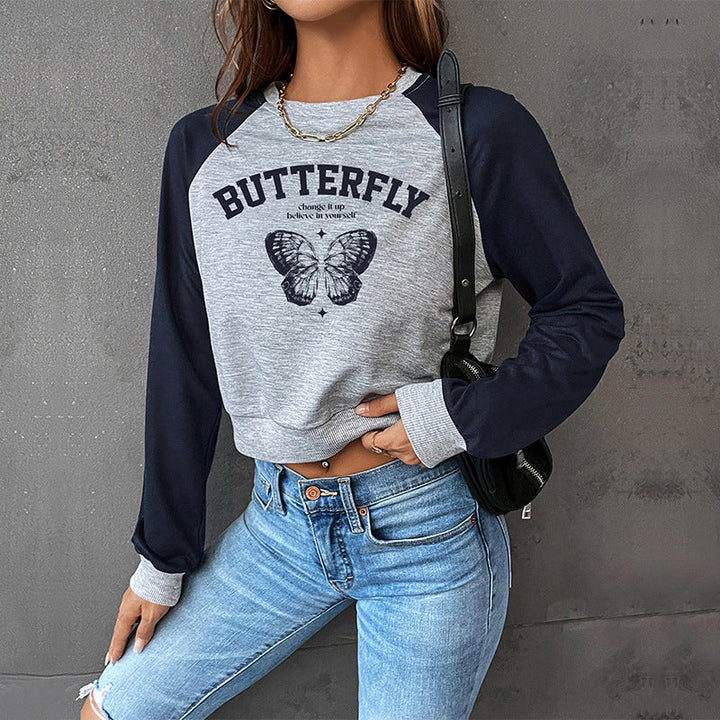 Women's Short Raglan Sweatshirt with Butterfly Print and Contrasting Sleeves Mune Fashion