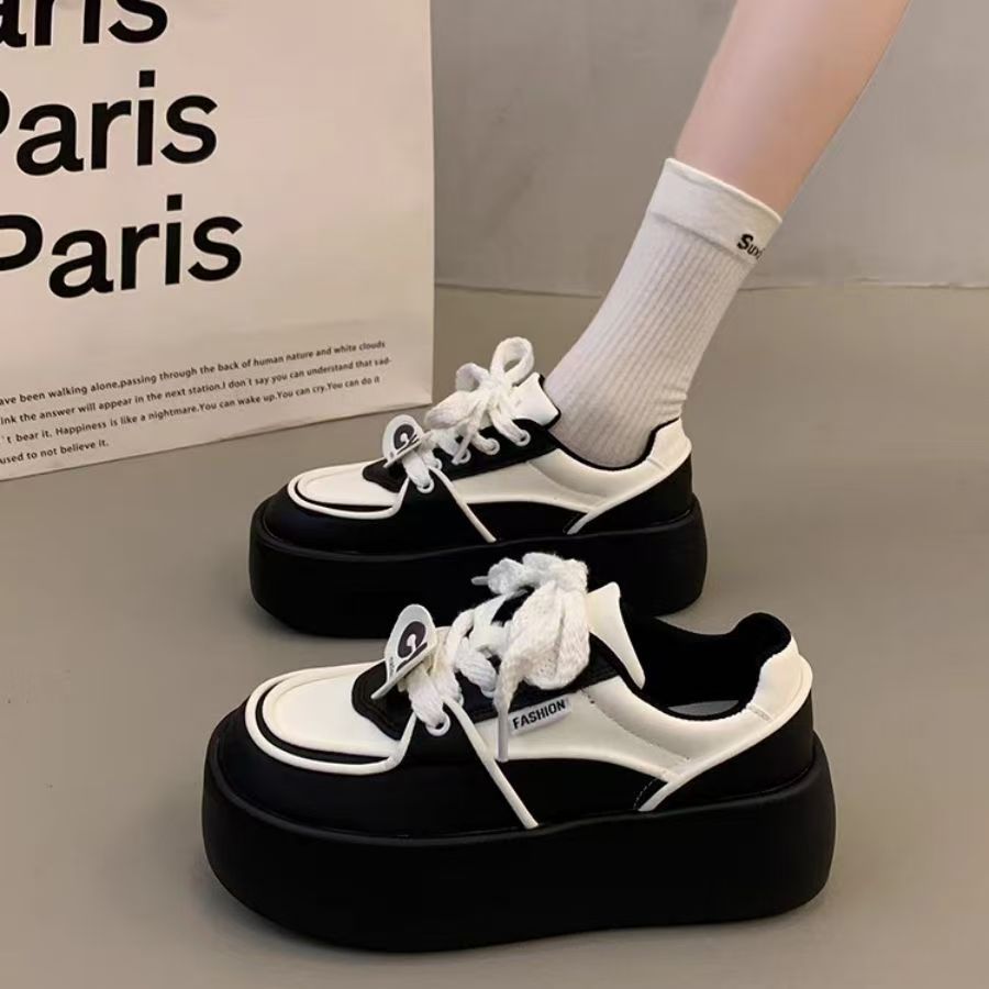 Ladies fashionable platform sneakers with elegant decorative seams and cushioned sole Mune Fashion