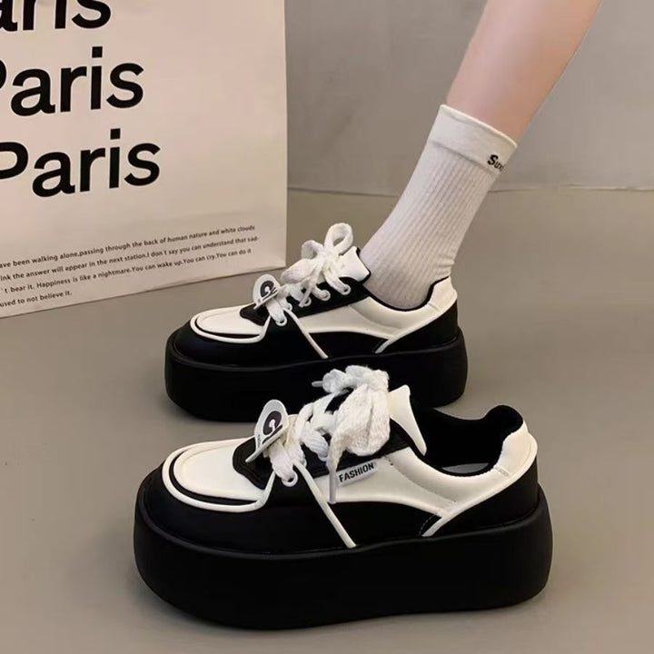 Ladies fashionable platform sneakers with elegant decorative seams and cushioned sole Mune Fashion