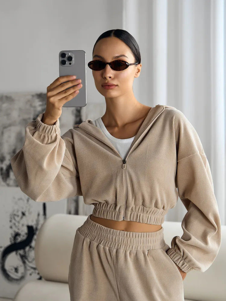 Women's short hoodie loungewear set with full zip, elastic comfort waistband and ribbed texture Mune Fashion
