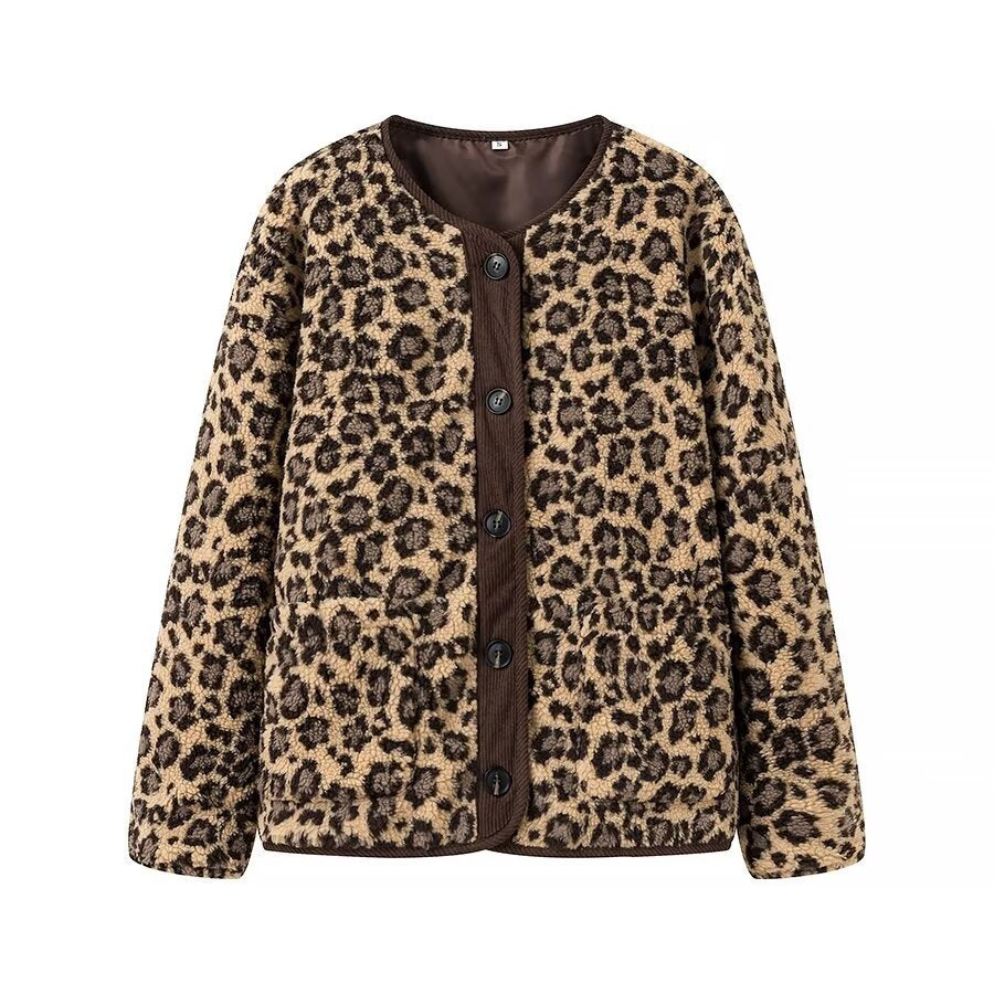 Women's short jacket in teddy look with leopard print and button closure Mune Fashion