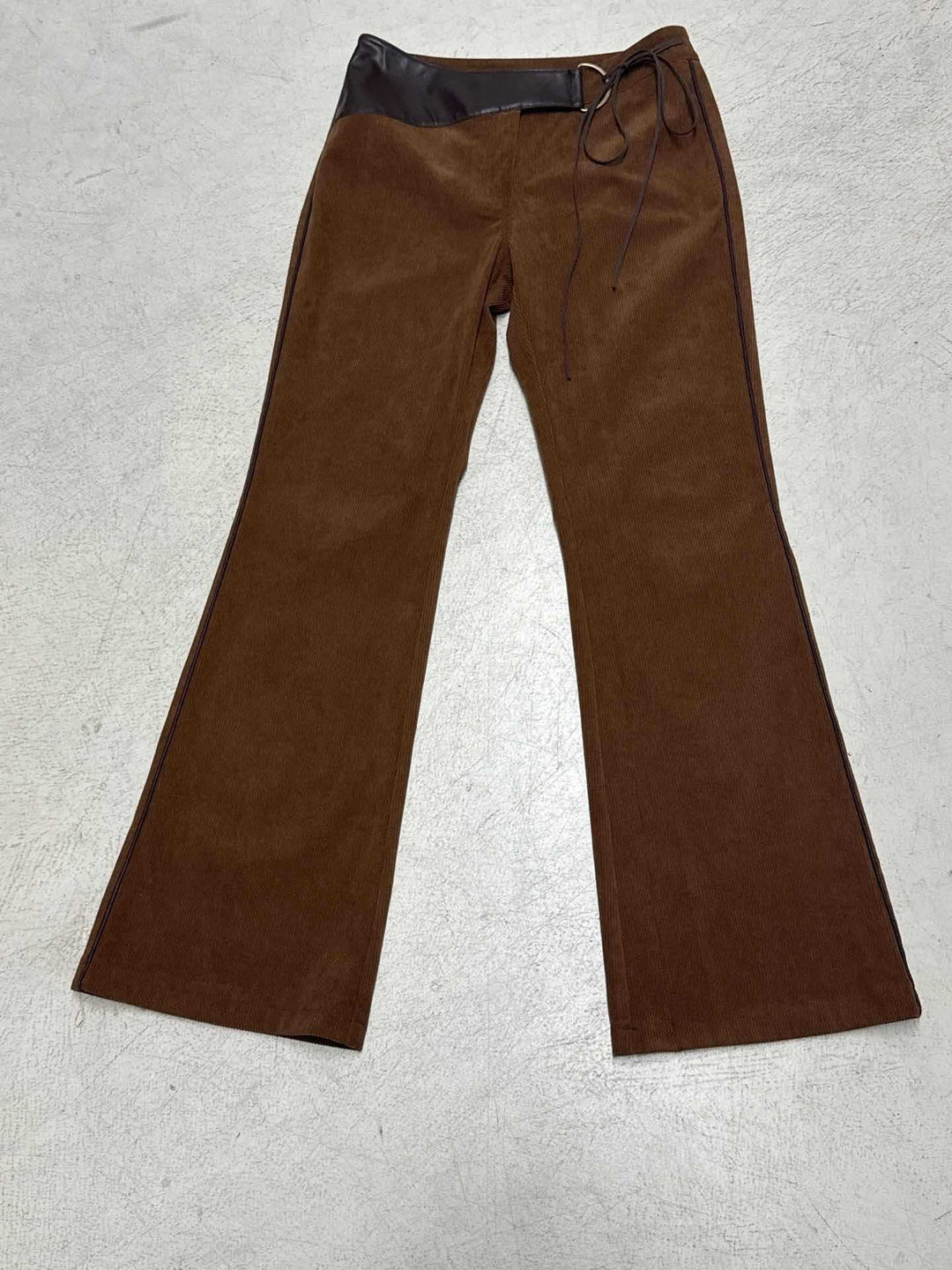 Women's corduroy pants with a high waistband, leather trim, and tie belt Mune Fashion