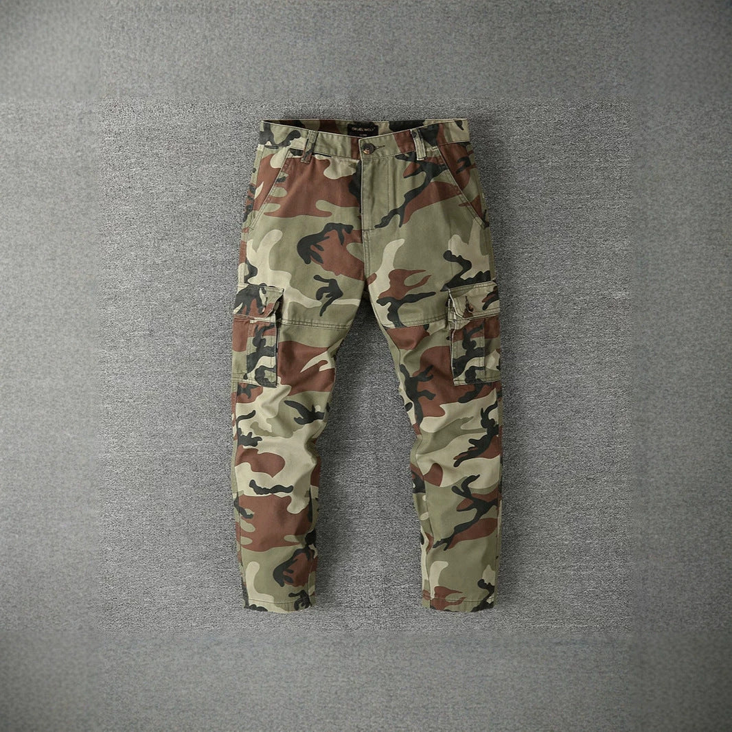 Men's cargo pants with tactical camouflage pattern and multiple flap pockets Mune Fashion