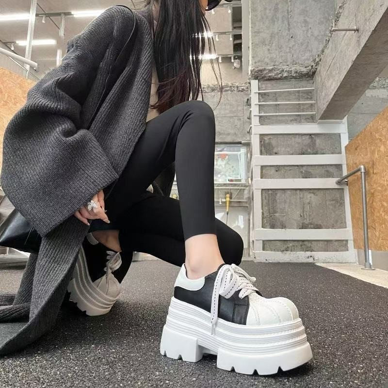 Ladies Fashionable Chunky Sneakers with Robust Platform Sole Mune Fashion