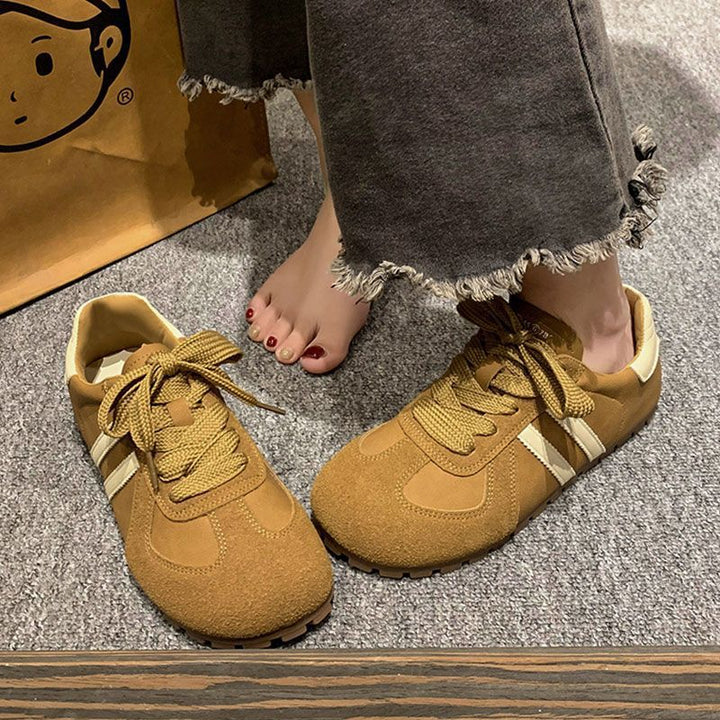 Women Retro-Inspired Suede Sneakers with Sporty Profile Mune Fashion