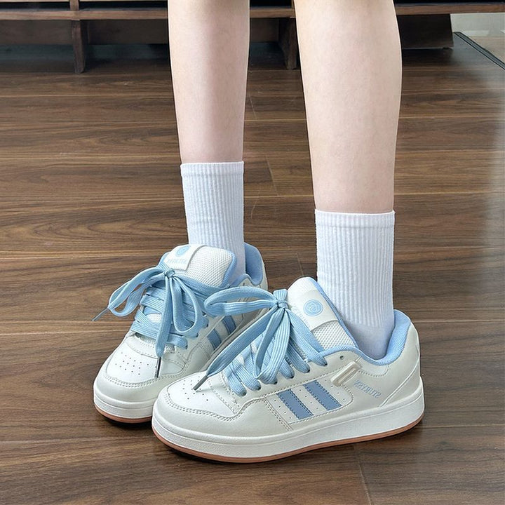 Women's sporty sneakers in retro style with breathable surface structure Mune Fashion