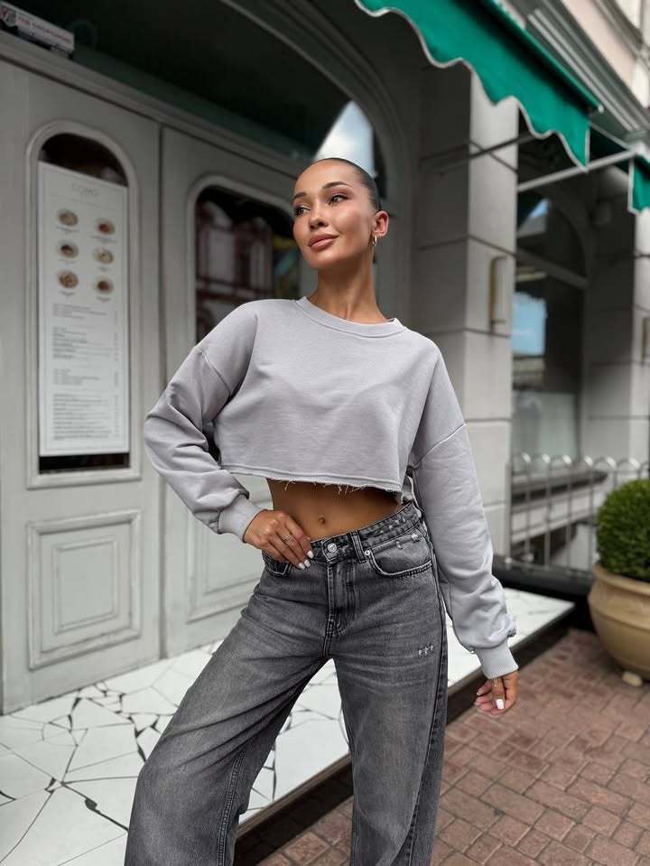 Women's cropped sweatshirt with frayed hem and dropped shoulder Mune Fashion