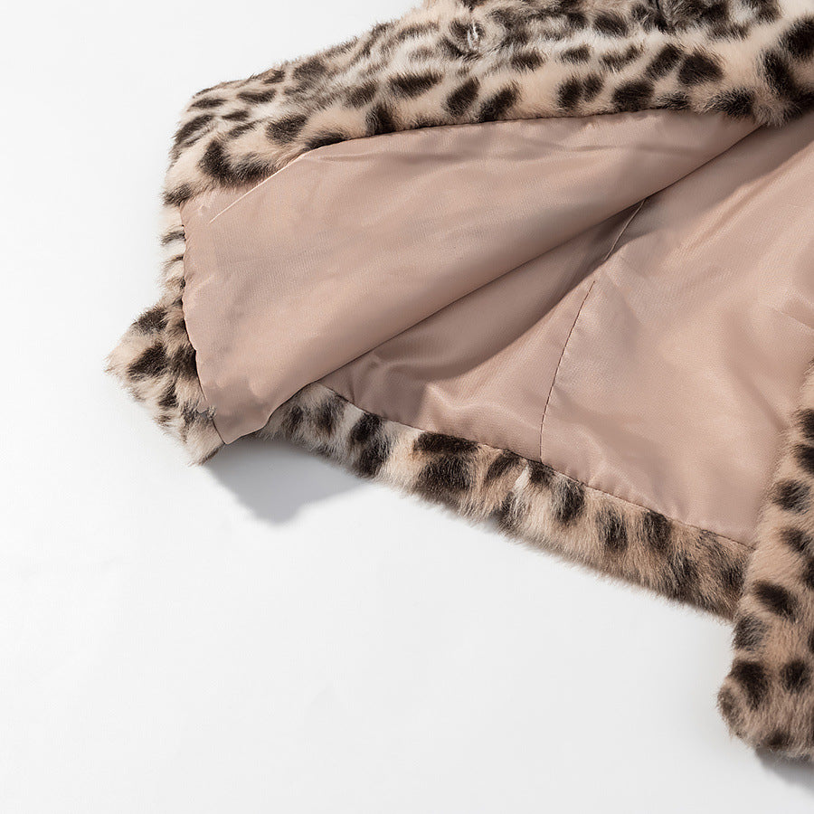 Women Short Jacket made of Faux Fur with Leopard Print and Round Neckline Mune Fashion