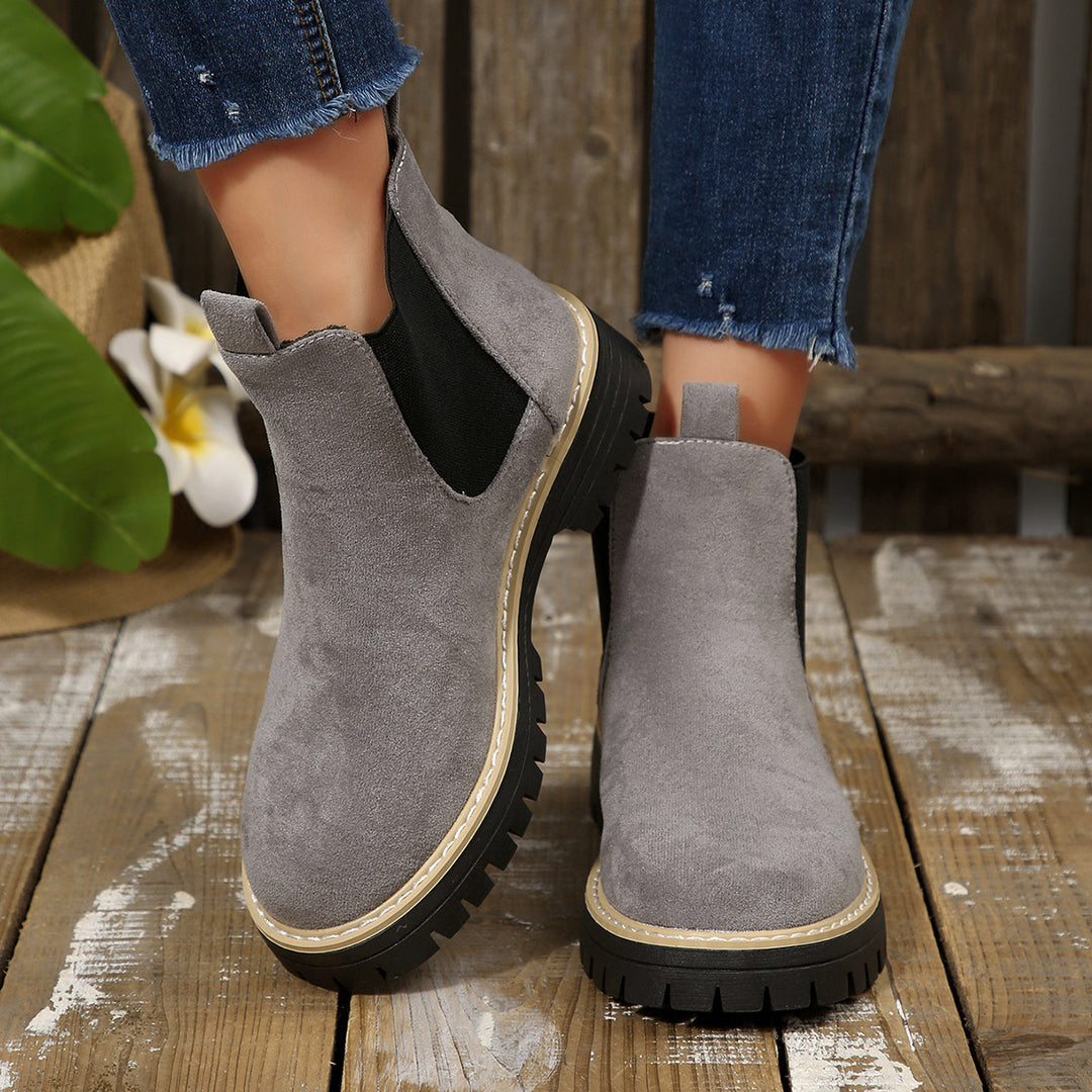 Ladies nan Chelsea boots with profiled tractor sole and elastic side panels Mune Fashion