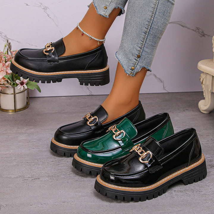 Women's shiny patent loafers with decorative metal buckle and profiled tractor sole Mune Fashion