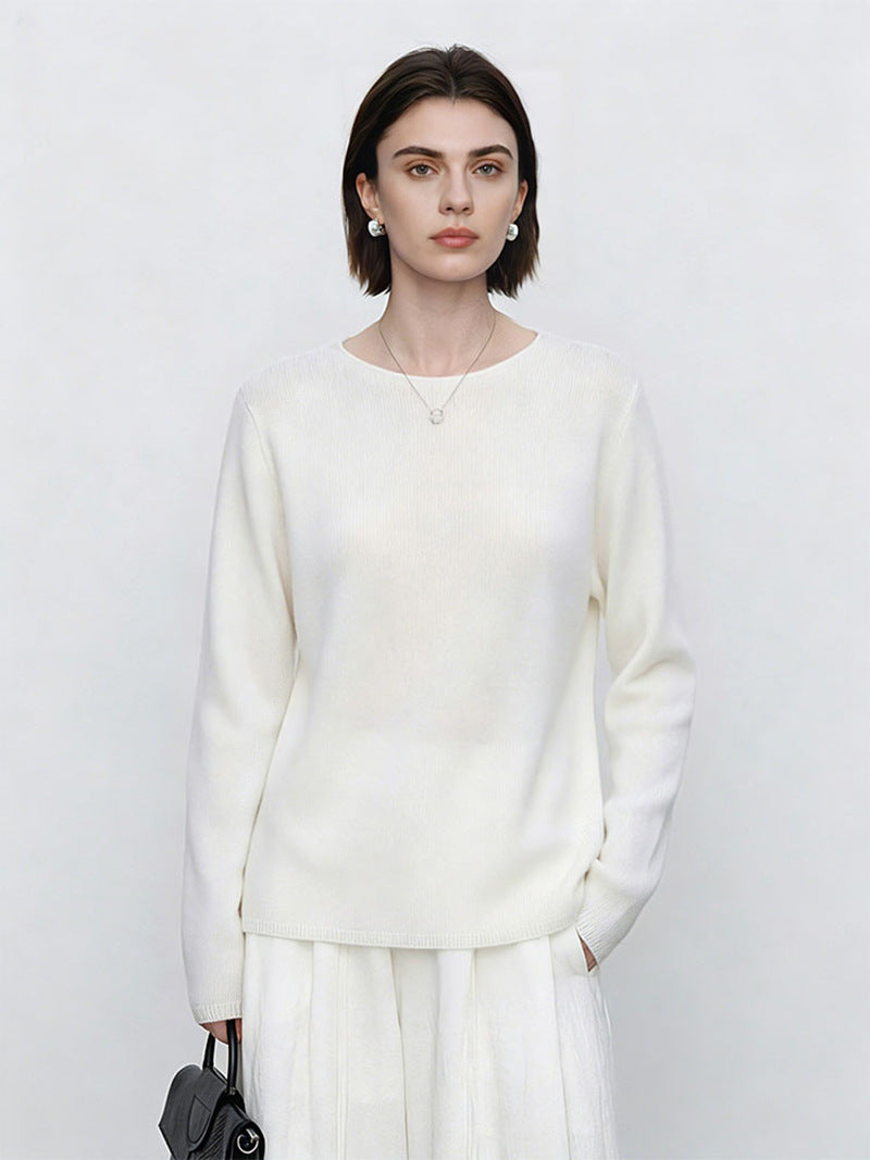 Women's fine round neck sweater made of soft fine knit with straight cut Mune Fashion