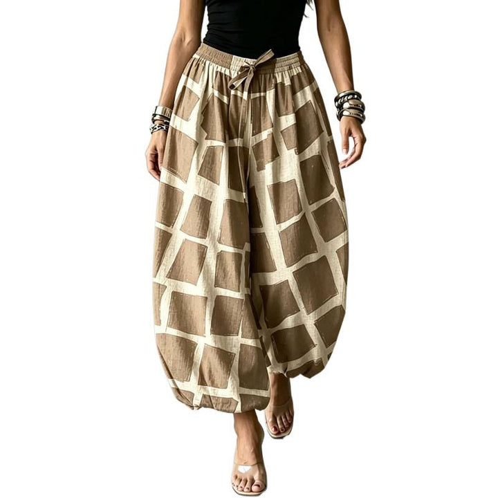 Women's wide harem pants in balloon style with elastic waistband and graphic check pattern Mune Fashion