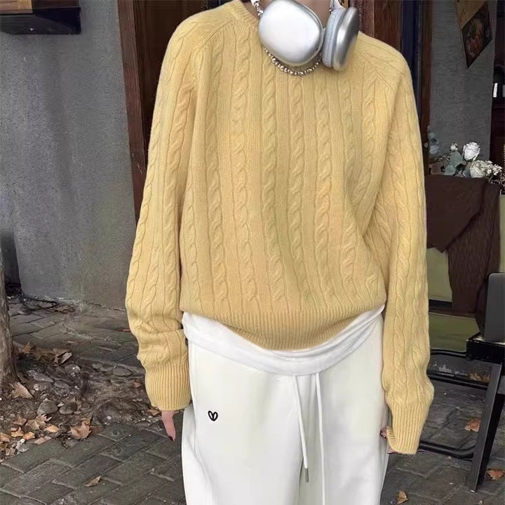 Women's cable knit pullover made of cotton blend with a casual oversized silhouette