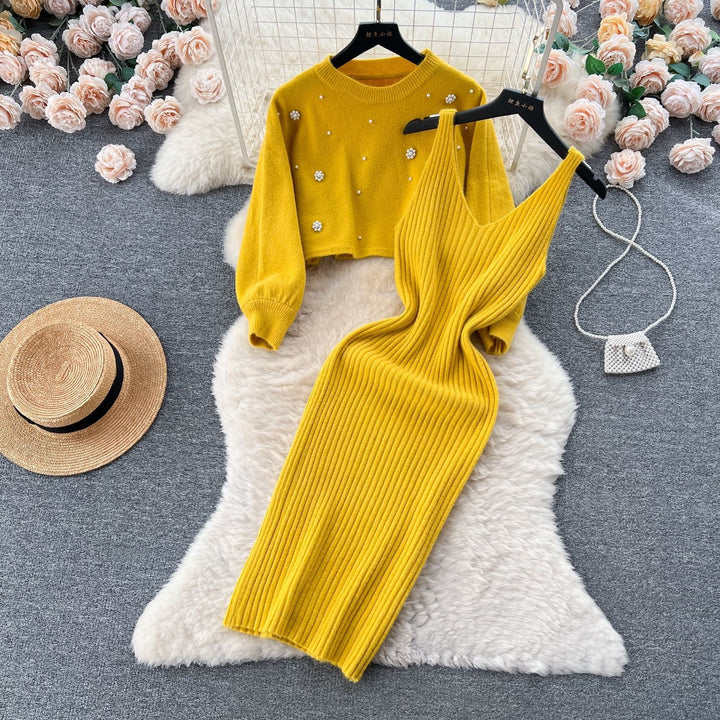 Ladies knitted dress with elegant V-neck Mune Fashion