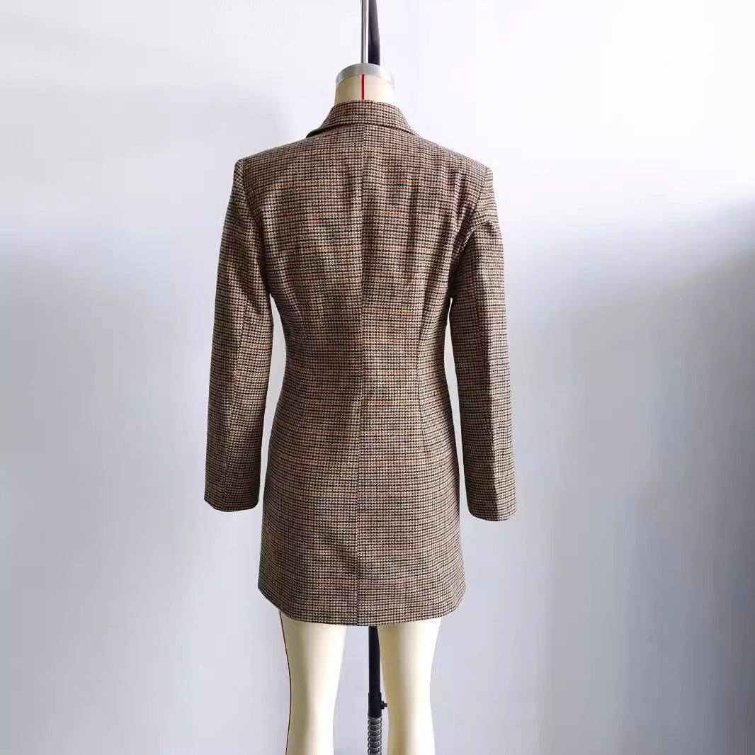 Women's tailored double-breasted long blazer with Glencheck structure, shawl collar, and flap pockets Mune Fashion