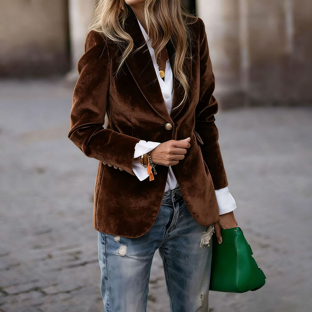 Women's tailored velvet blazer with lapel collar and single-button closure Mune Fashion