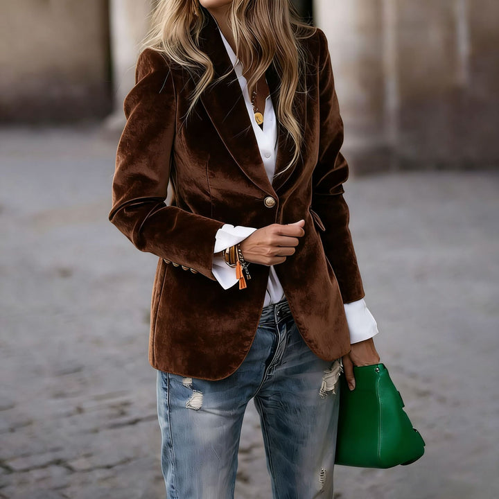 Women's tailored velvet blazer with lapel collar and single-button closure Mune Fashion