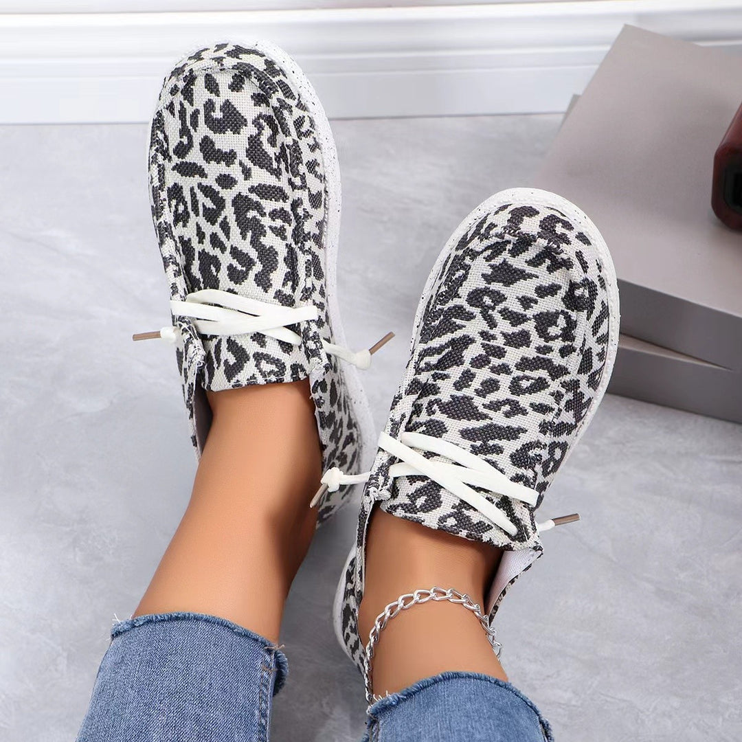 Women Slip-On Sneaker in leopard print with canvas upper material and elastic shoelaces Mune Fashion
