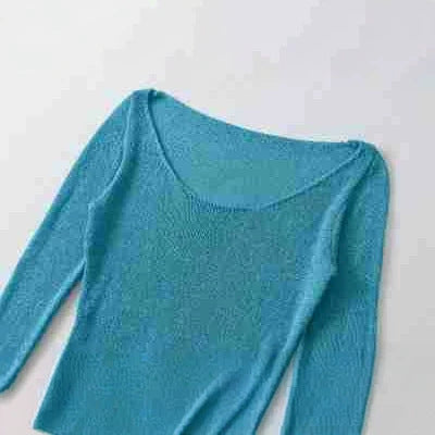 Women's fine knit tunic with bateau neckline, figure-hugging and bell sleeves Mune Fashion