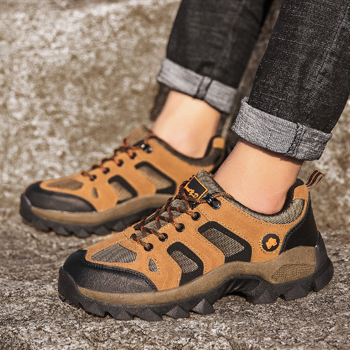 Men's robust trekking shoe with reinforced toe cap and slip-resistant tread sole Mune Fashion