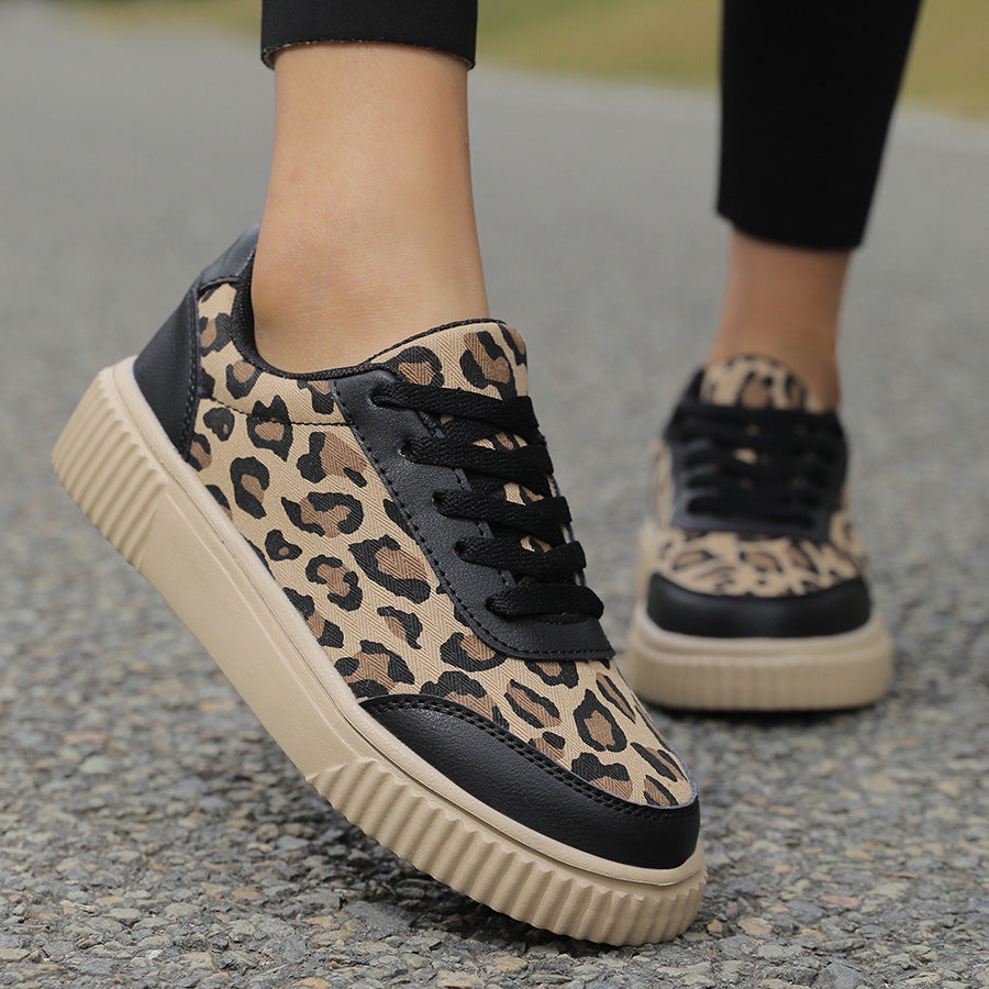 Ladies sneaker in trendy leopard pattern with comfortable cushioning Mune Fashion
