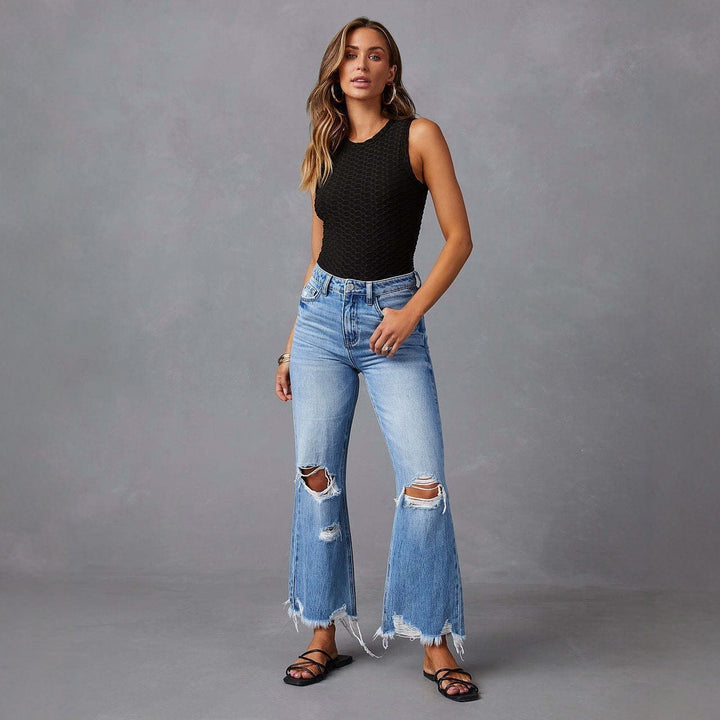 Women's high-waisted flared Destroyed Jeans with knee fraying and raw hem Mune Fashion