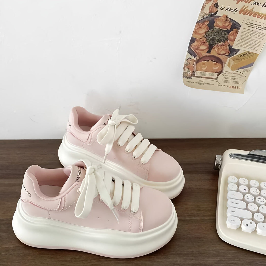 Women Trendy Platform Sneakers with Elegant Details Mune Fashion