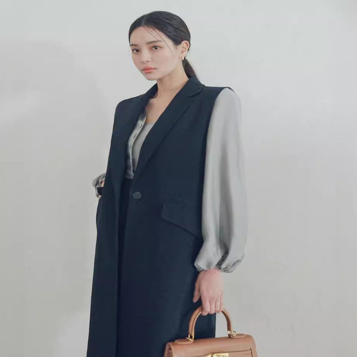 Women's sleeveless long vest in tailoring with flap pockets and single-breasted button placket Mune Fashion