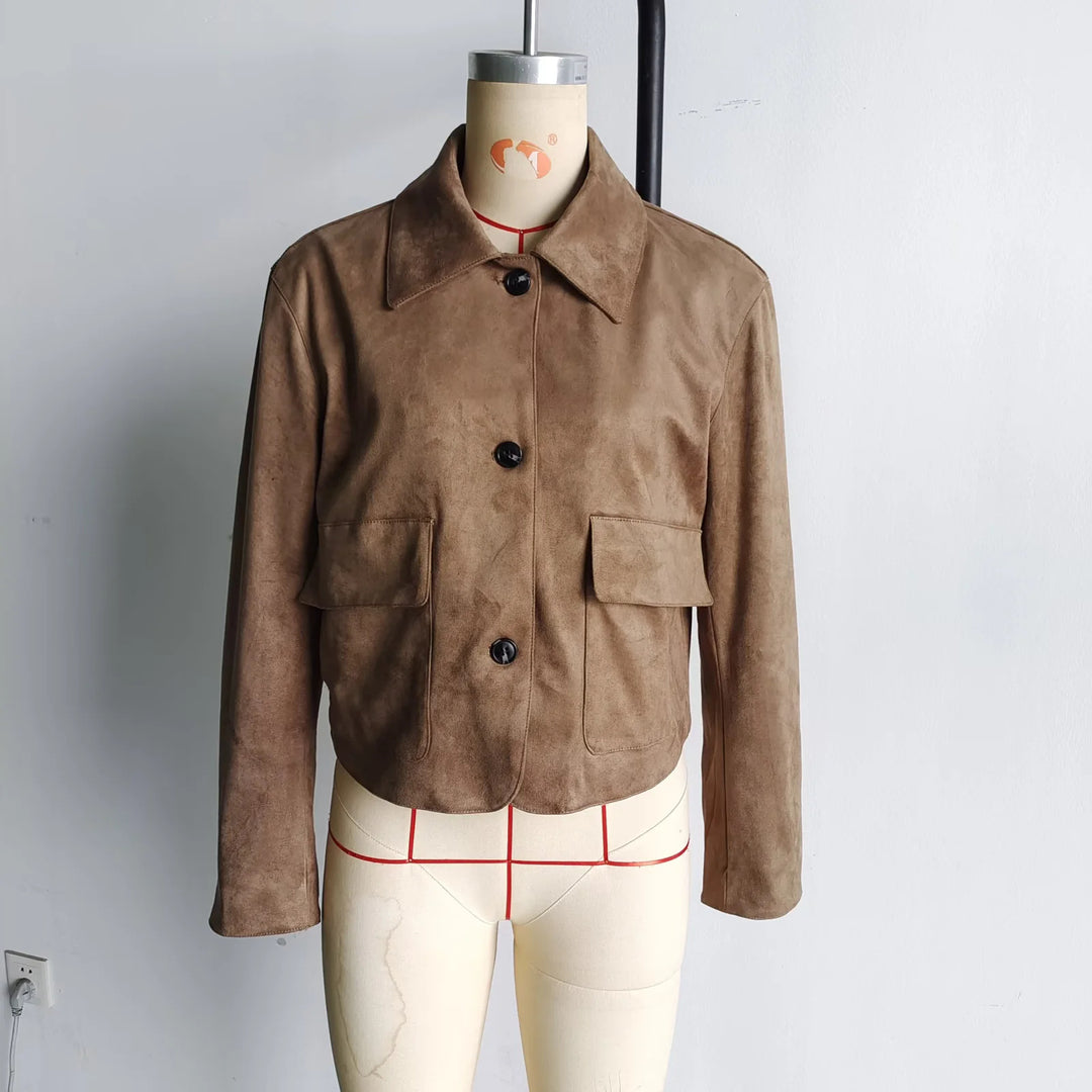 Women's cropped shirt jacket made of microfiber velour with large flap pockets Mune Fashion