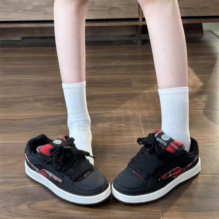 Women Sporty Low-Top Sneakers with Breathable Mesh Upper and Cushioning Sole Mune Fashion