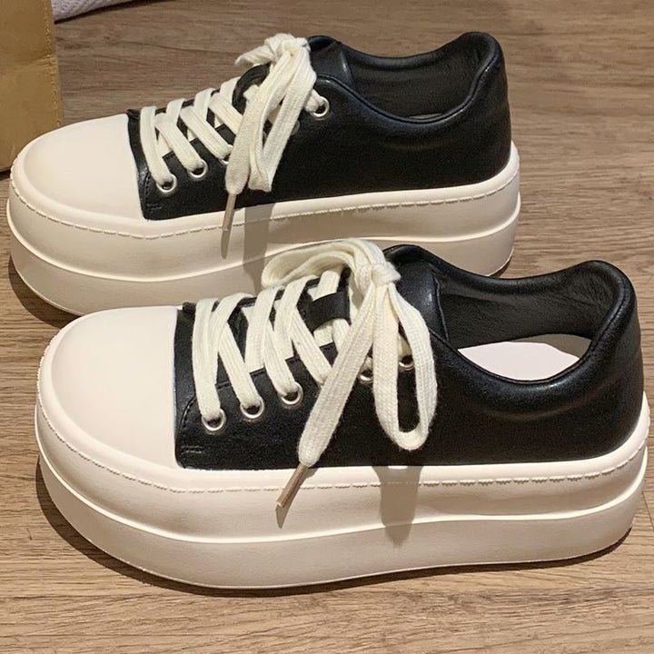 Women's Retro Platform Sneaker with Two-Tone Leather Look and Extra High Rubber Platform Mune Fashion
