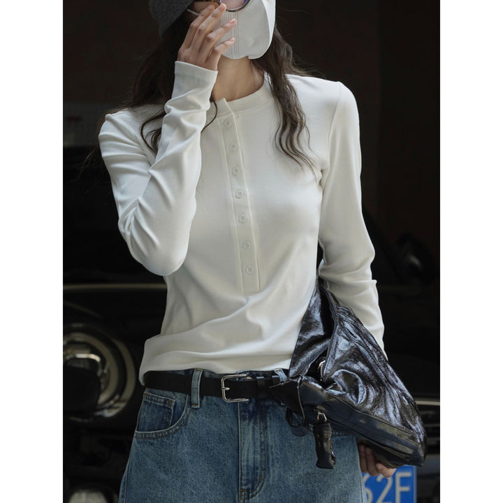 Women's Long Sleeve Henley Shirt with Button Placket and Slim Fit Mune Fashion