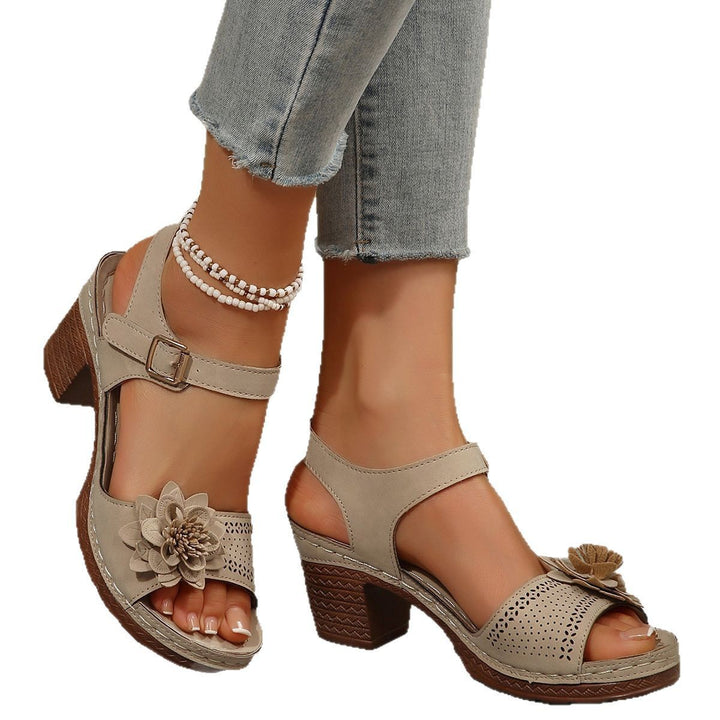 Women's sandal with medium-high block heel, flower appliqué, and adjustable ankle strap Mune Fashion