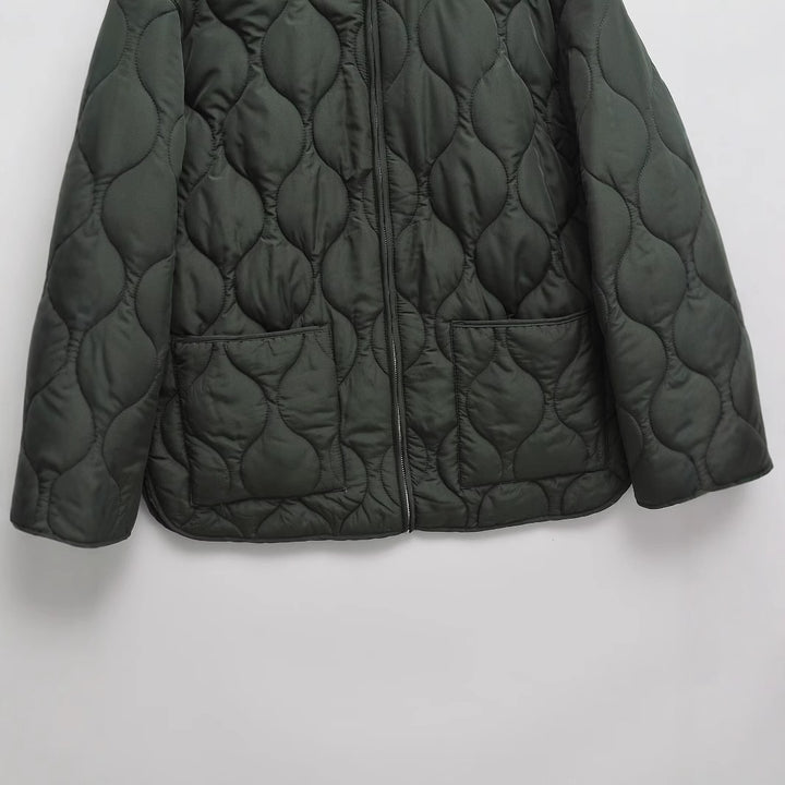 Women's non-quilted oversized quilted jacket with round neck, full-length zipper, and patch pockets Mune Fashion