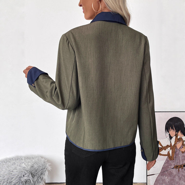 Ladies short blazer with contrasting piping, lapel collar and decorative buttons Mune Fashion