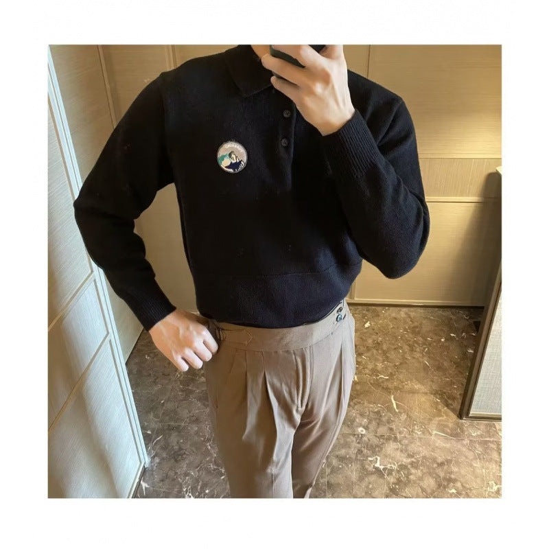 Men's Polo Collar Fine Knit Sweater with Emblem and Ribbed Cuffs Mune Fashion