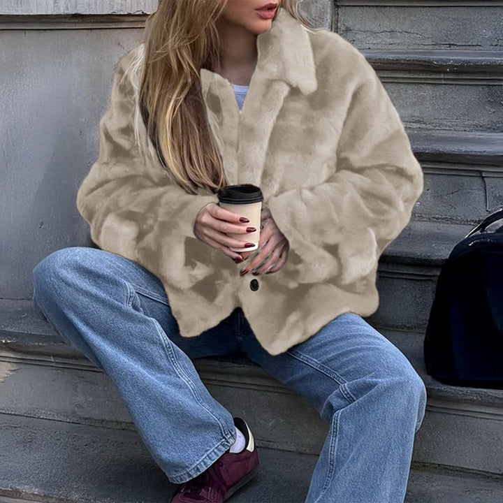 Women's short teddy coat with shirt collar and button closure Mune Fashion