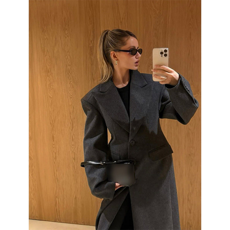 Women's Maxi Wool Coat with Oversized Cut and Structured Shoulder Area Mune Fashion