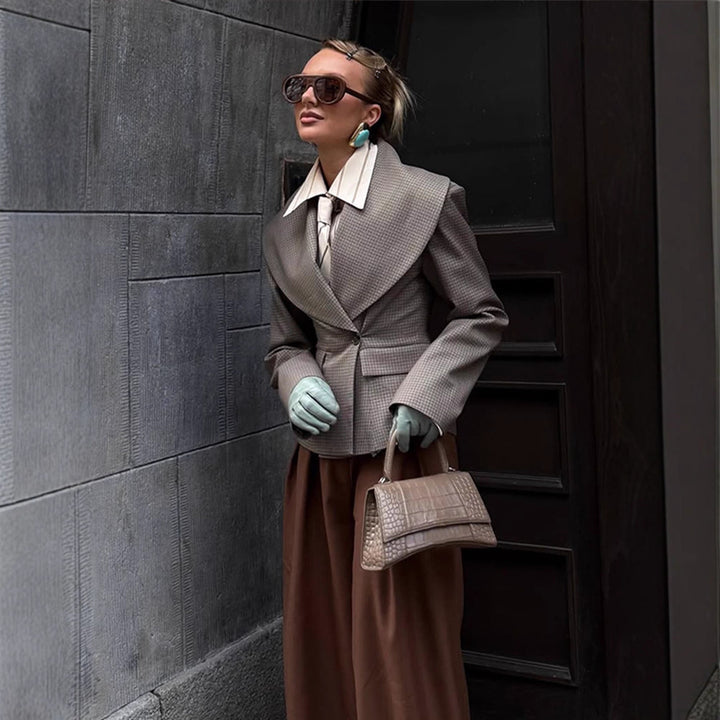 Women Tailored Blazer with Oversized Shawl Collar and Structured Peplum Waist Mune Fashion