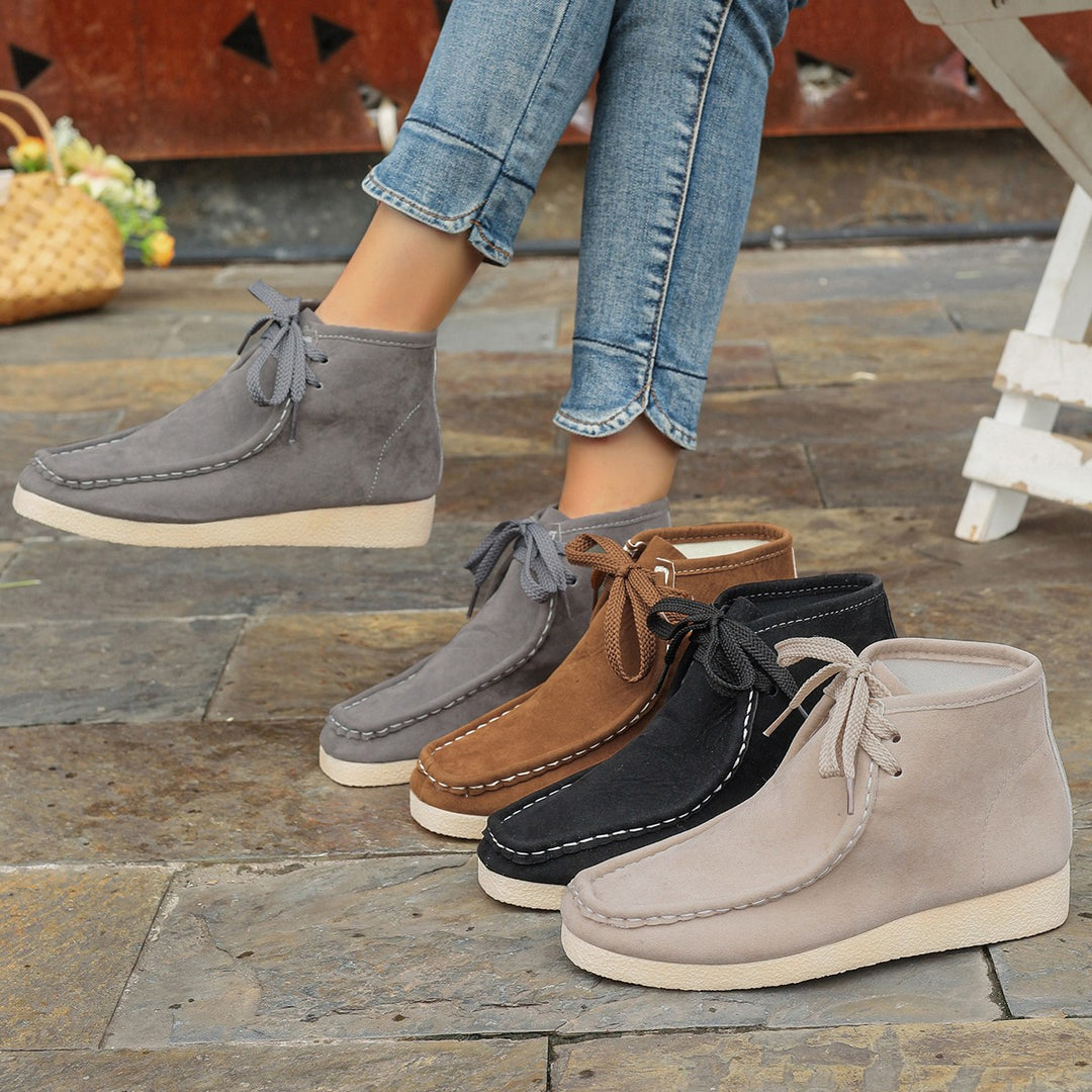 Women ankle-high moccasin boot with suede look, worn moccasin seam, cushioning crepe sole and sturdy laces Mune Fashion